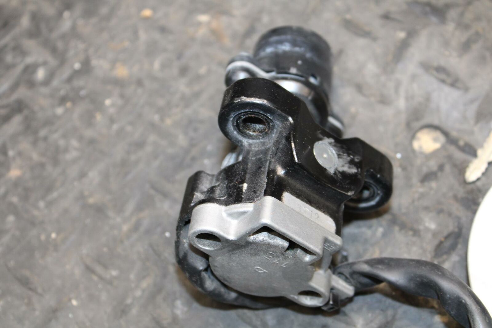 13 SUZUKI GSXR750 IGNITION LOCK KEY SET W/ GAS CAP  BB217