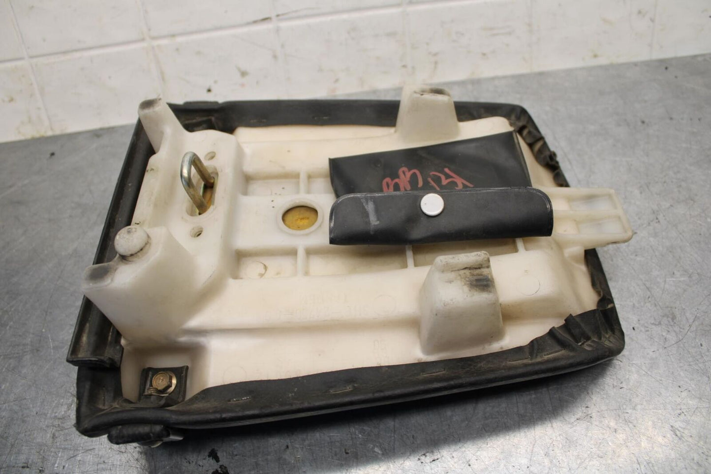 89-90 YAMAHA FZR600 REAR BACK PASSENGER TANDEM SEAT PAD SADDLE PILLION BB76