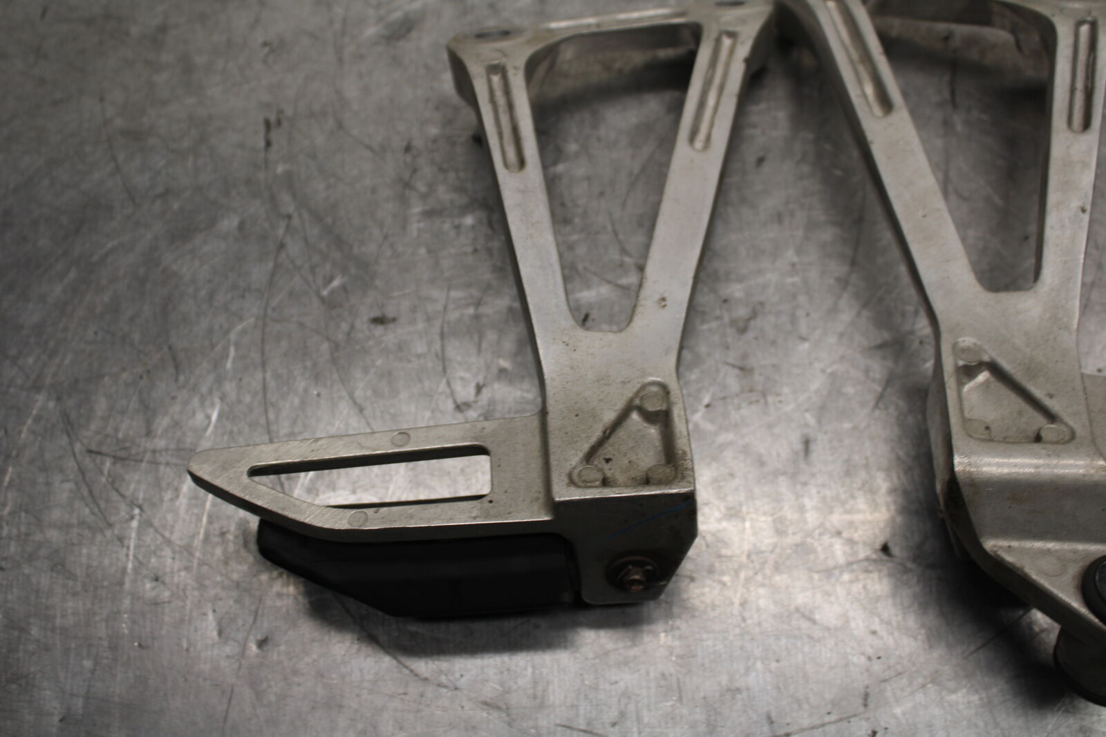 15-16 HONDA CB300F REAR BACK PASSENGER PEG SET PAIR BB740