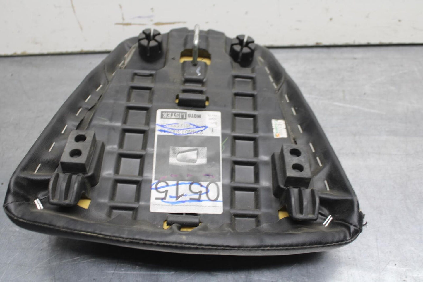 11-19 HONDA CBR125R REAR BACK PASSENGER TANDEM SEAT PAD SADDLE PILLION BB102