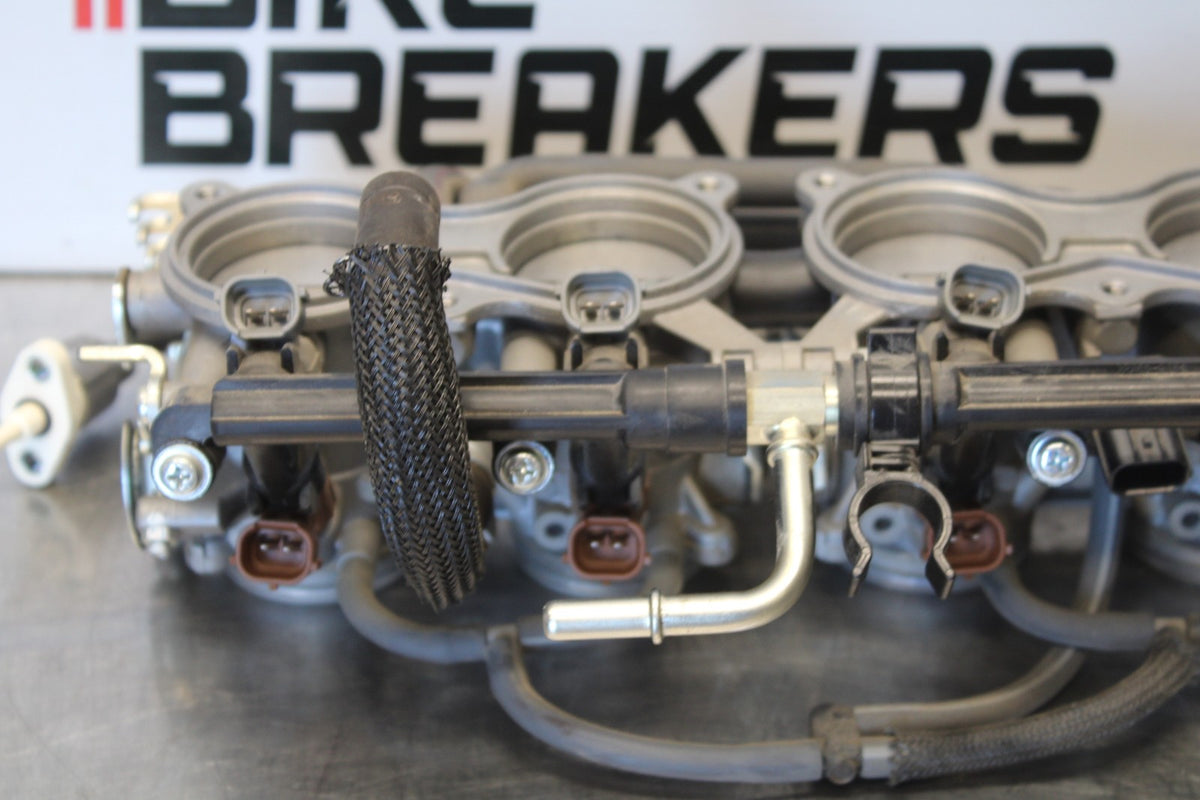 18 SUZUKI GSXR750 MAIN FUEL INJECTORS / THROTTLE BODIES BB891