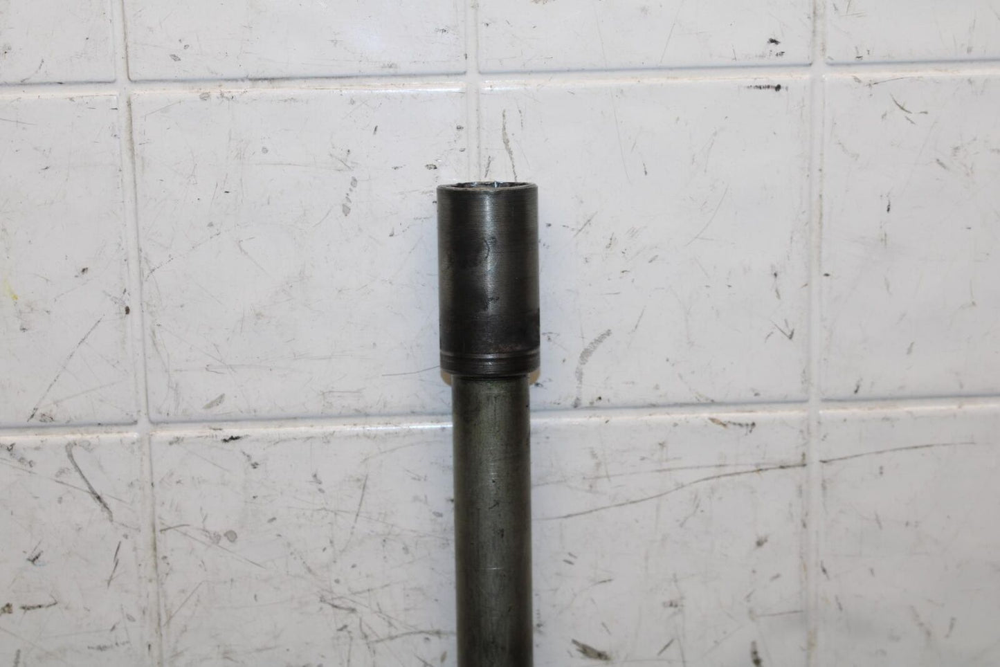 2001 Suzuki GSXR750 FRONT WHEEL RIM AXLE BOLT 54711-35F00 54711-35F10  BB553