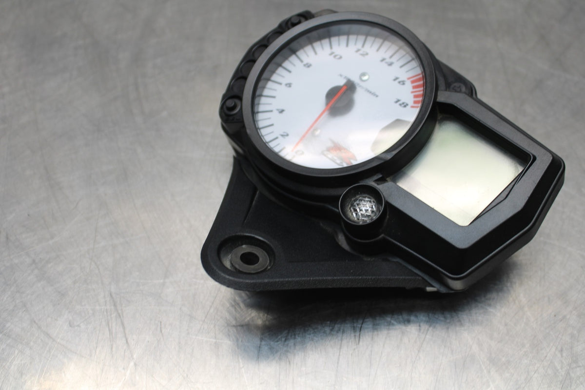 06-07 SUZUKI GSXR 600 SPEEDO GAUGES DISPLAY CLUSTER SPEEDOMETER TACHOMETER BB178