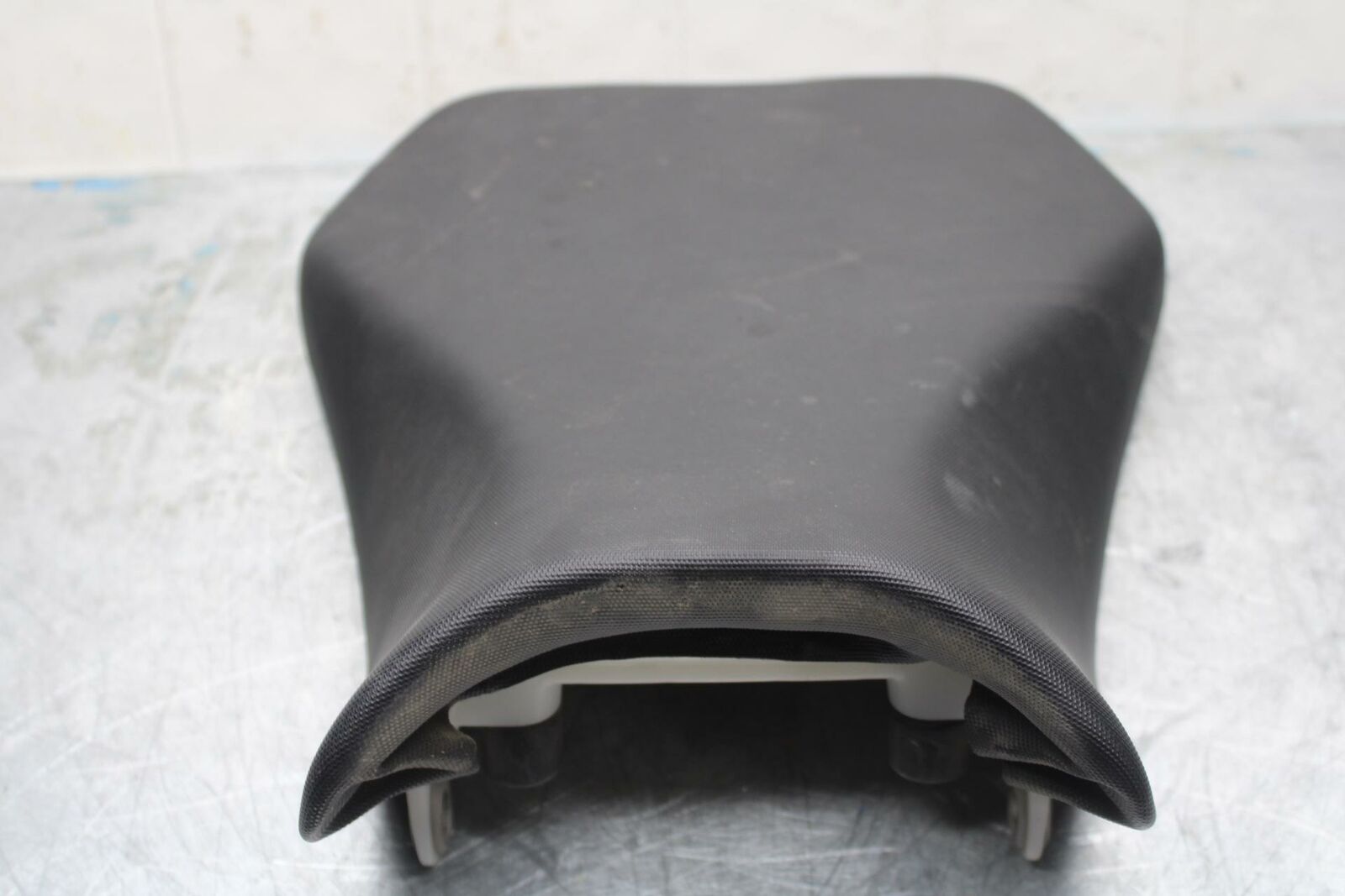 15-21 SUZUKI GSXR600 FRONT DRIVERS SEAT PAD SADDLE PILLION BB418