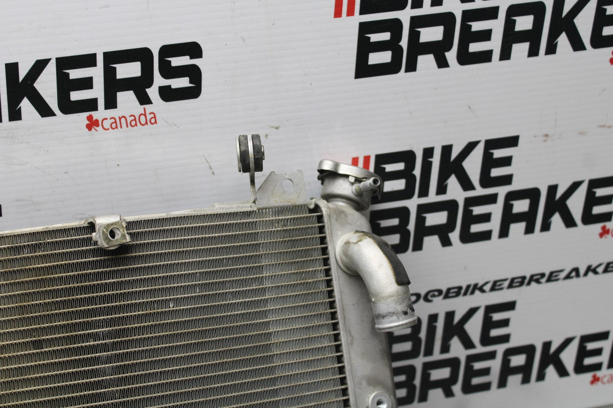 13 YAMAHA YZF R1 ENGINE RADIATOR MOTOR COOLER COOLING RADIATER BB781