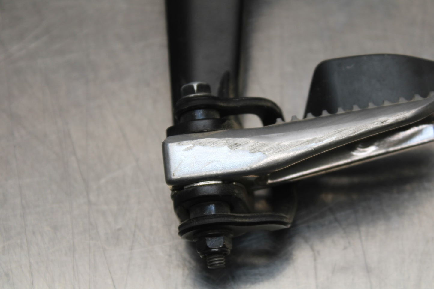 22-25 YAMAHA YZF R7 LEFT REAR BACK PASSENGER PEG BB769