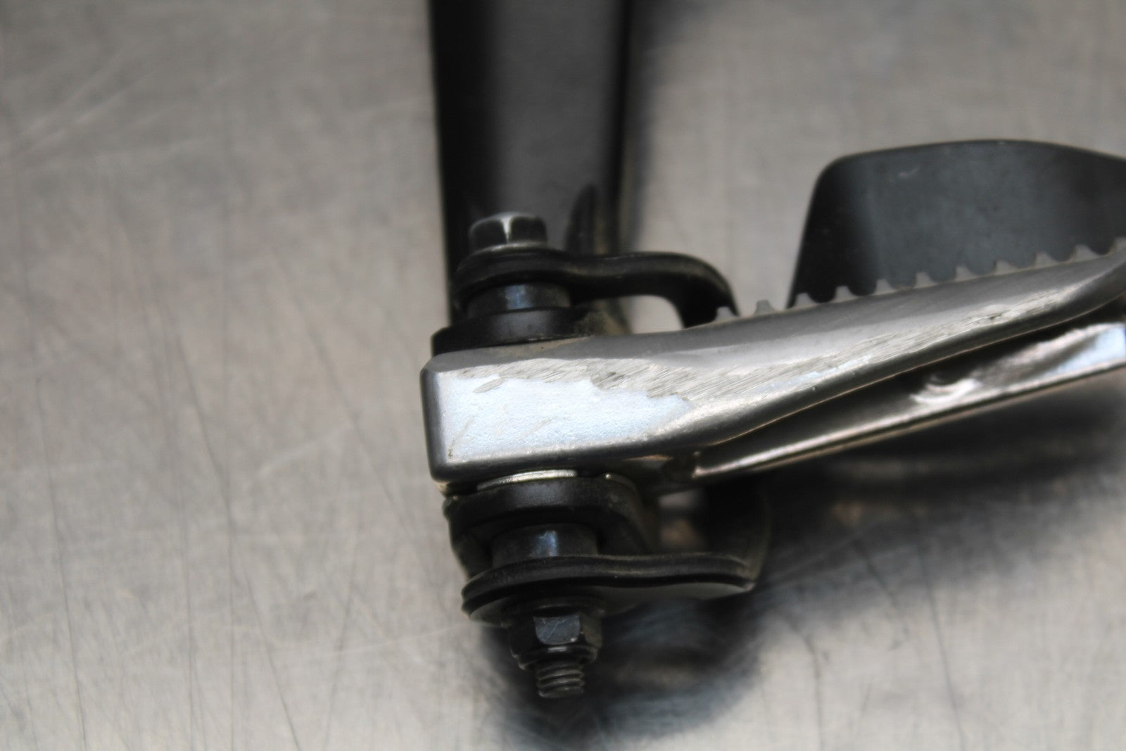 22-25 YAMAHA YZF R7 LEFT REAR BACK PASSENGER PEG BB769