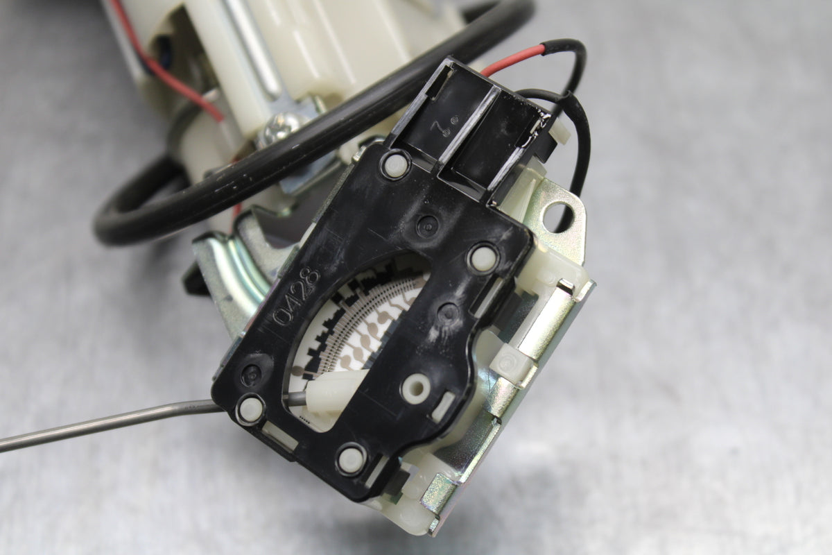 08-10 SUZUKI GSXR 600 FUEL PUMP GAS PETROL SENDER UNIT BB753