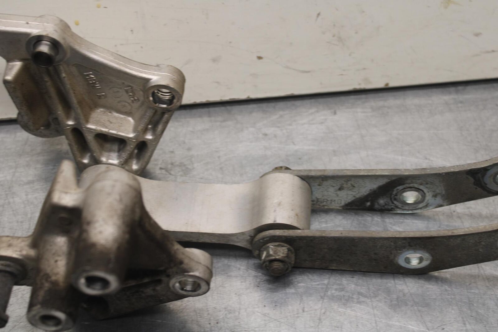 2004 Honda CBR600F4i REAR DOGBONE SHOCK LINKAGE LINK BB606