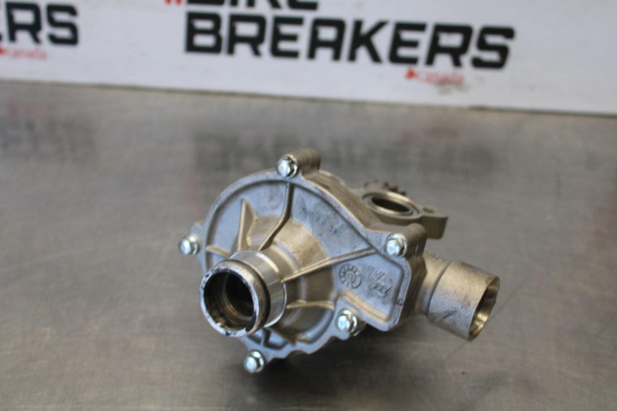 15 TRIUMPH TIGER 800 ENGINE MOTOR OIL PUMP BB873