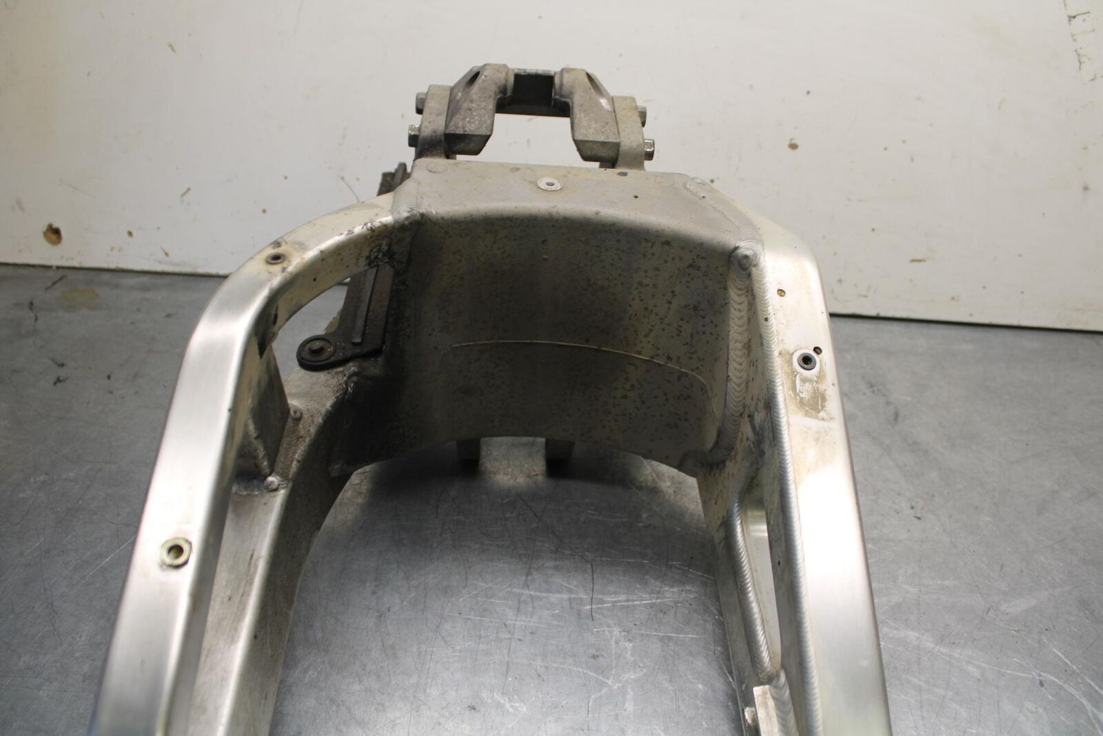 03-04 HONDA CBR600RR REAR SWINGARM BACK SUSPENSION 52200-MEE-700 BB628