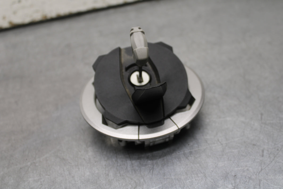 24 KAWASAKI NINJA 500 ABS FUEL TANK GAS CAP BB730