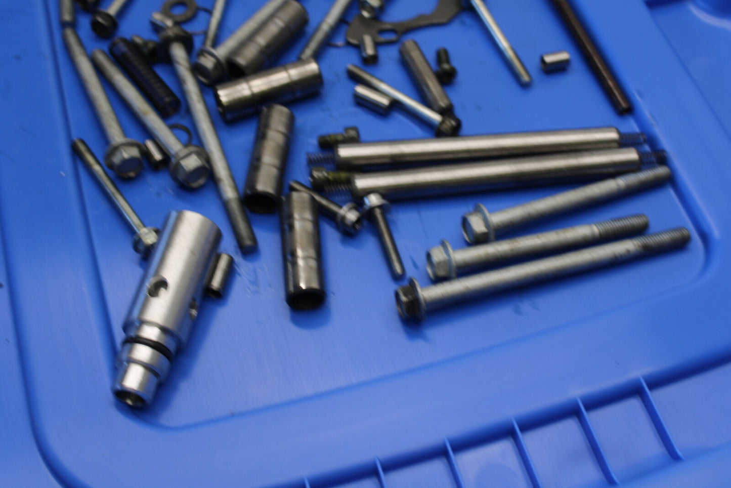 08-09 YAMAHA YZF R6S ENGINE MOUNTING BOLTS HARDWARE MOTOR SCREWS  BB690