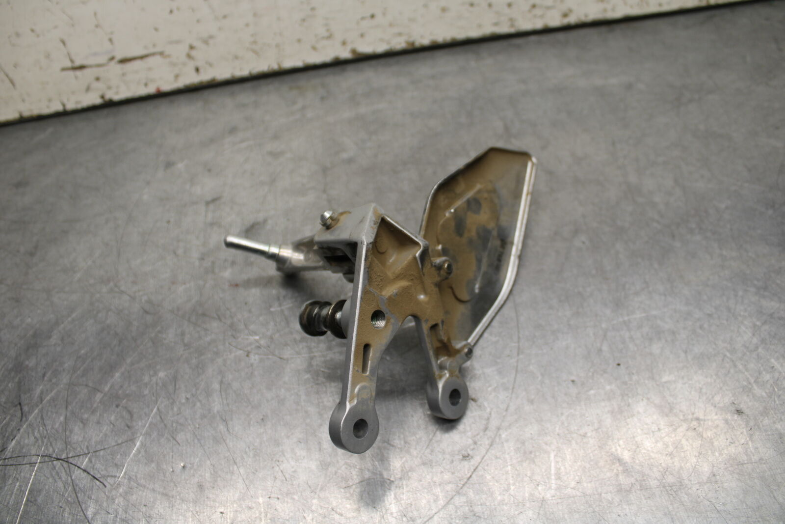 19-24 YAMAHA R3 LEFT REARSET REAR SET DRIVER FOOT PEG REST STOP BB736