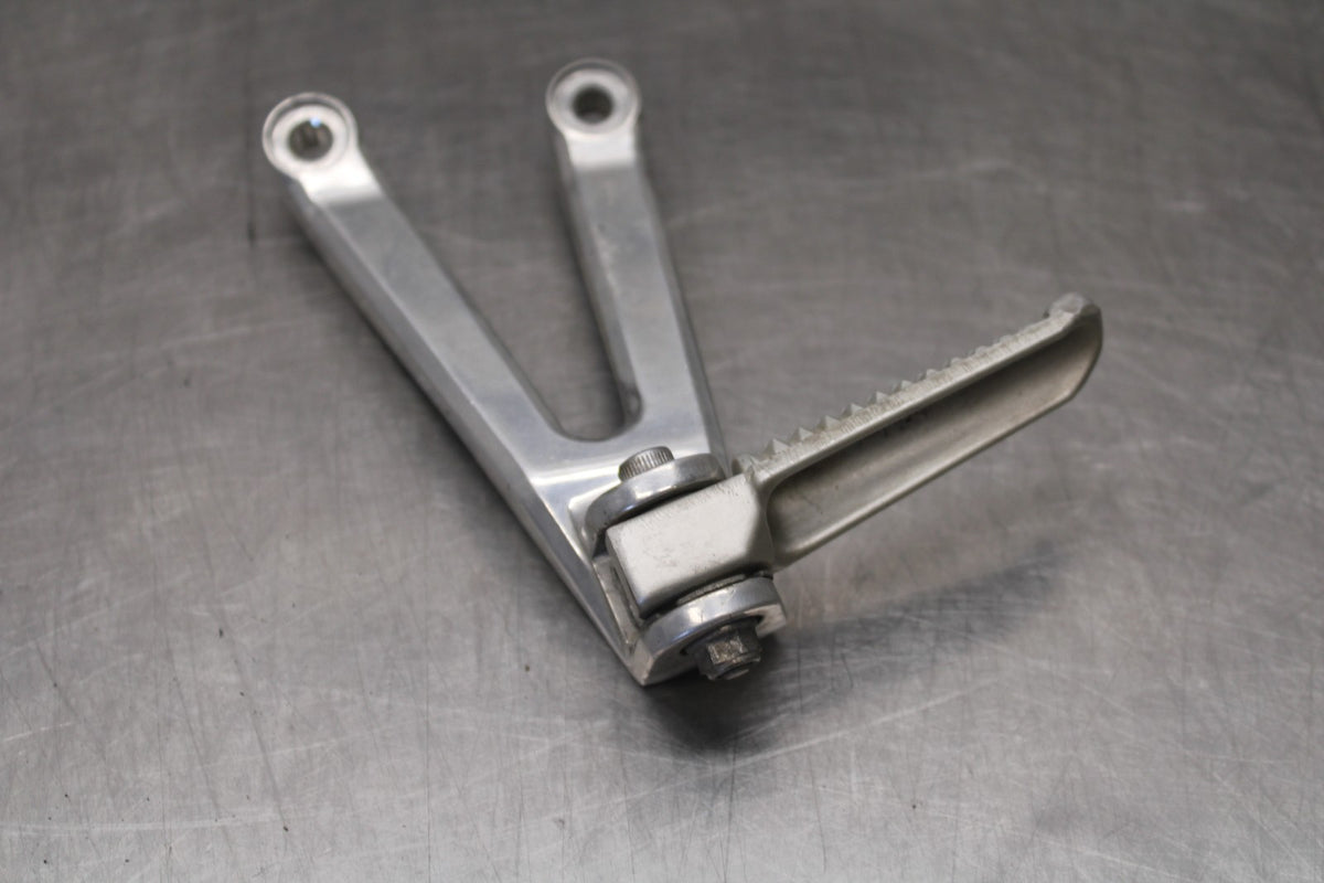 03 YAMAHA YZF R1 LEFT REAR BACK PASSENGER PEG BB895