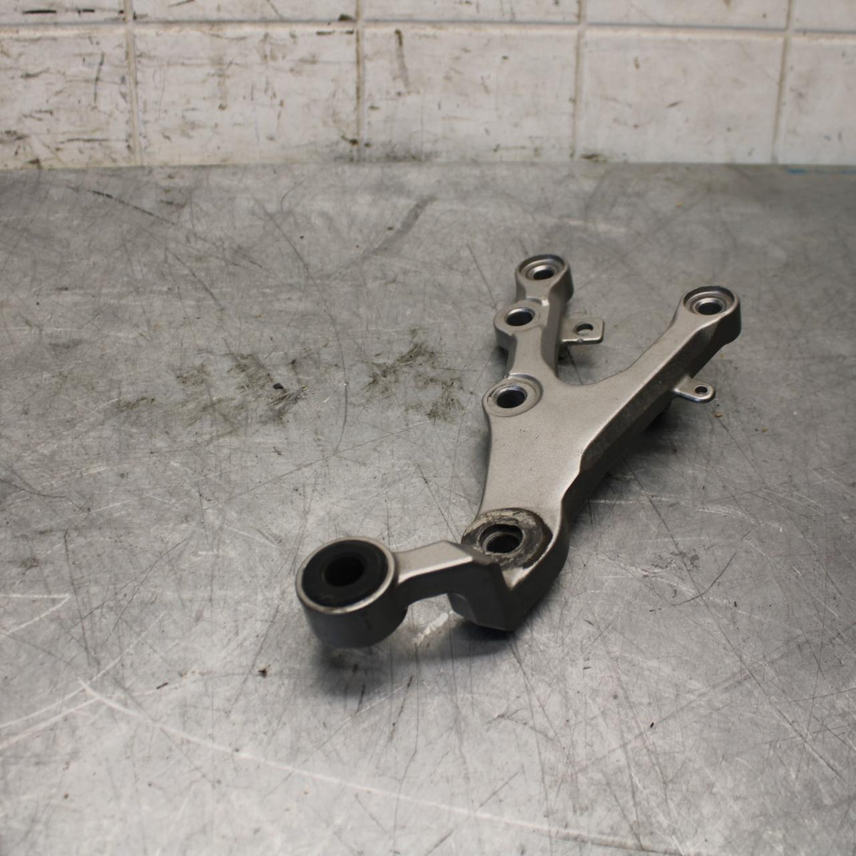 2008 Yamaha YZF R6 RIGHT REARSET REAR SET DRIVER FOOT PEG REST STOP BB521