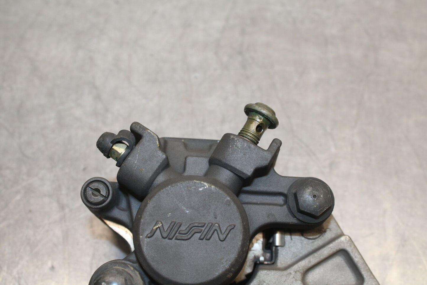 08-09 YAMAHA YZF R6S REAR BACK BRAKE CALIPER W MOUNT BRACKET BB114