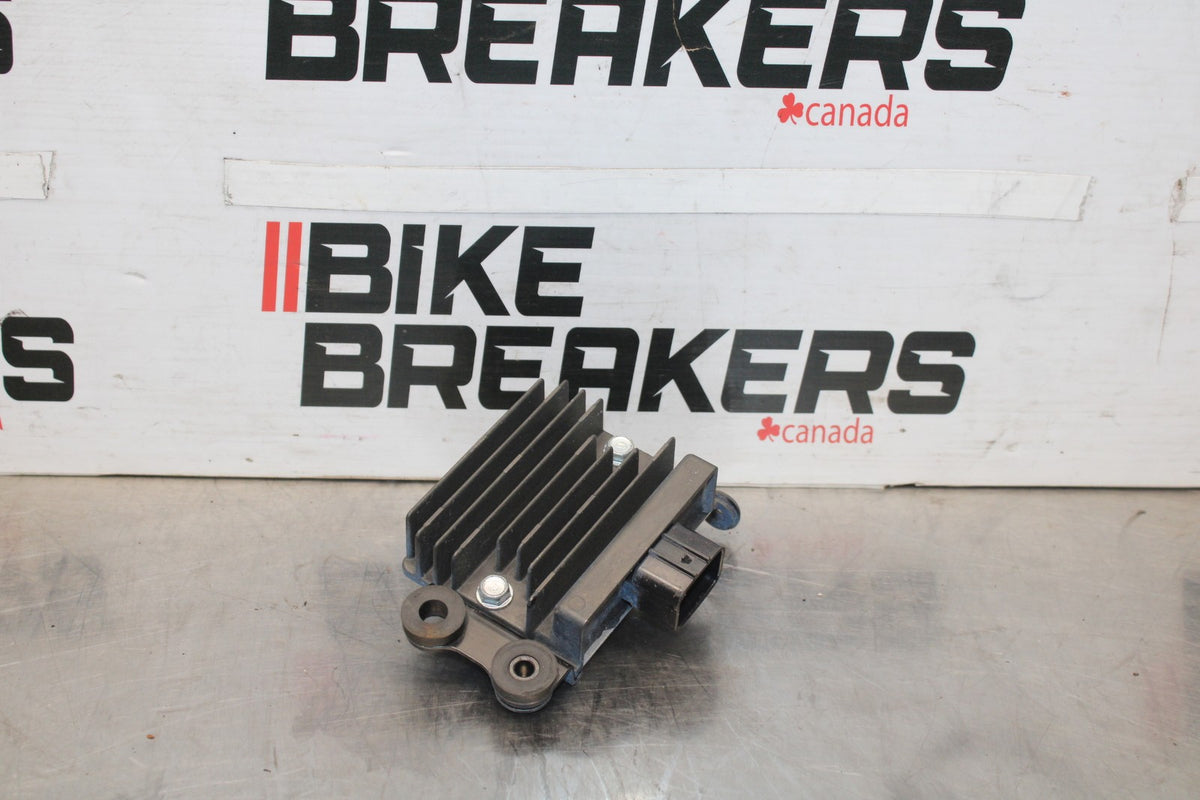23 KAWASAKI Z900RS RECTIFIER VOLTAGE REGULATOR BB935
