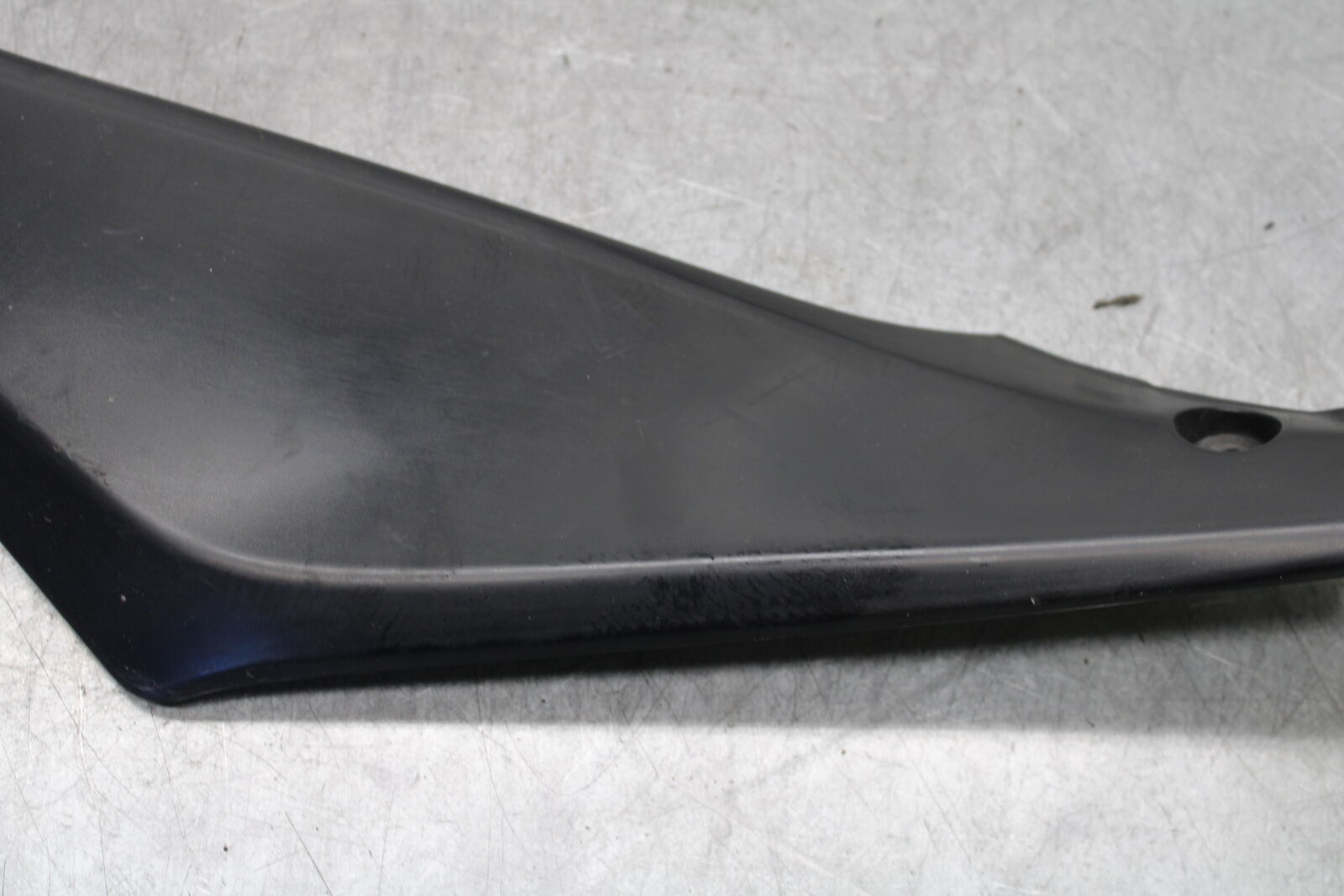 05-06 SUZUKI GSXR1000 LEFT FRONT SIDE SEAT SADDLE PANEL TRIM COWL FAIRING BB663