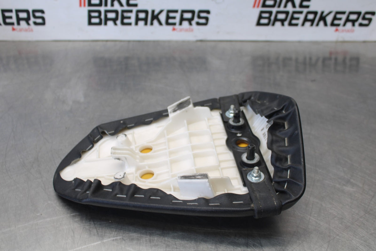 13-18 KAWASAKI NINJA ZX6R REAR BACK PASSENGER TANDEM SEAT PAD SADDLE BB908