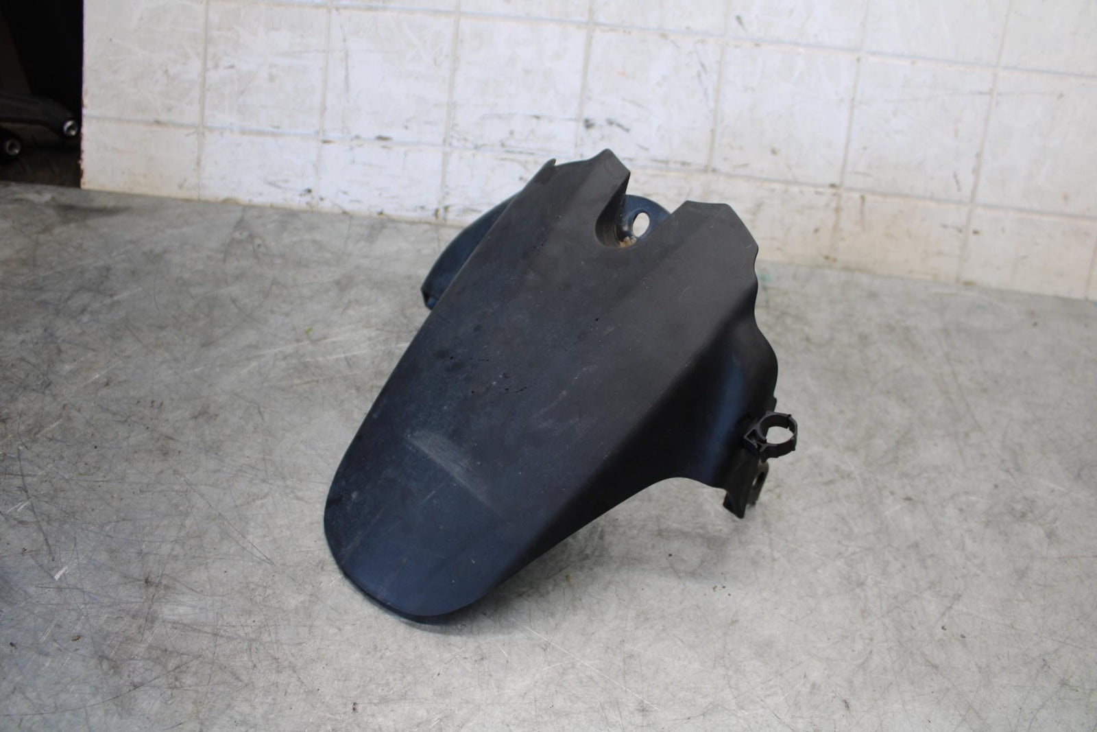 06-07 SUZUKI GSXR600 REAR BACK WHEEL TIRE HUGGER FENDER  BB543