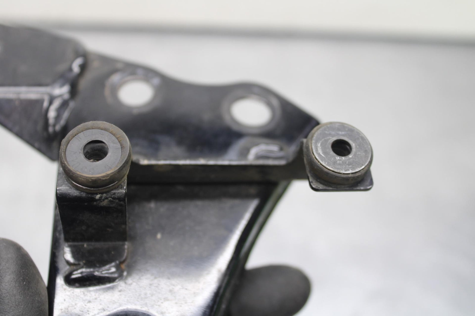 2009 Kawasaki Ninja 250R EX250J ENGINE MOUNT MOTOR BRACKET BB87