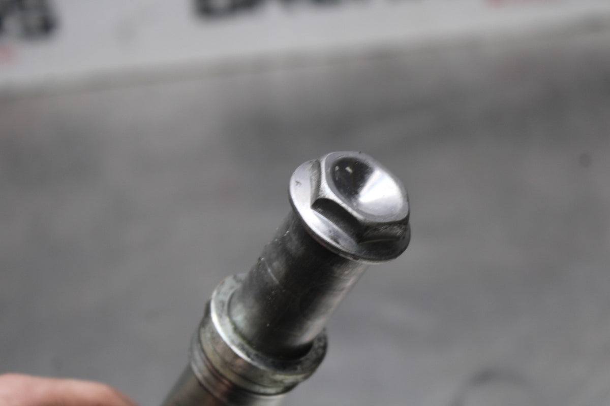 08-16 YAMAHA YZF R6 FRONT WHEEL RIM AXLE PIVOT BOLT BB856