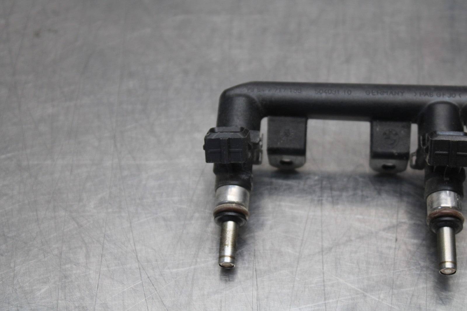 12-14 BMW S1000RR SECONDARY FUEL INJECTORS TOP AIRBOX GAS RAIL BB204