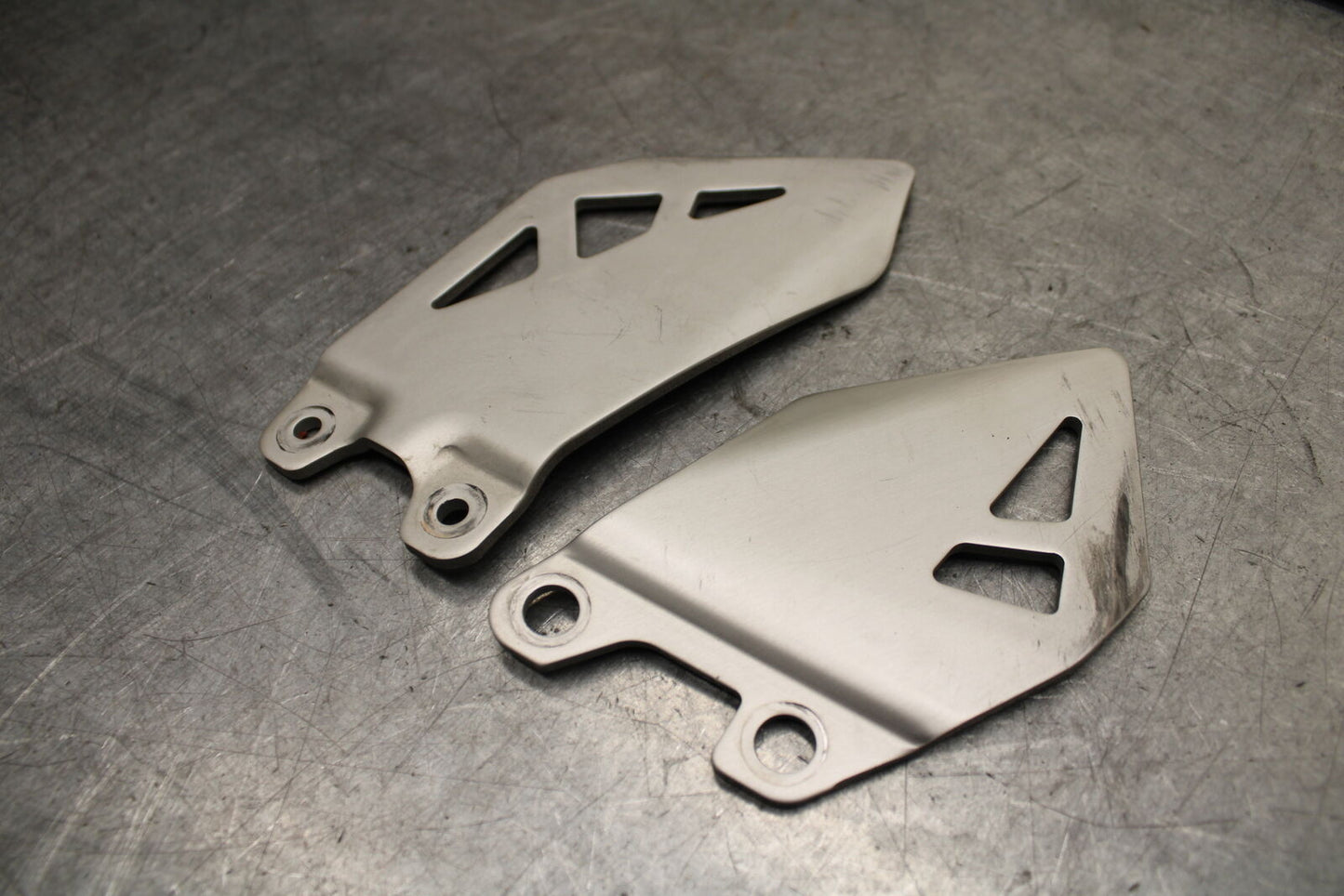 16 KAWASAKI NINJA ZX10R RIGHT LEFT PAIR HEEL GUARD COVER  BB650