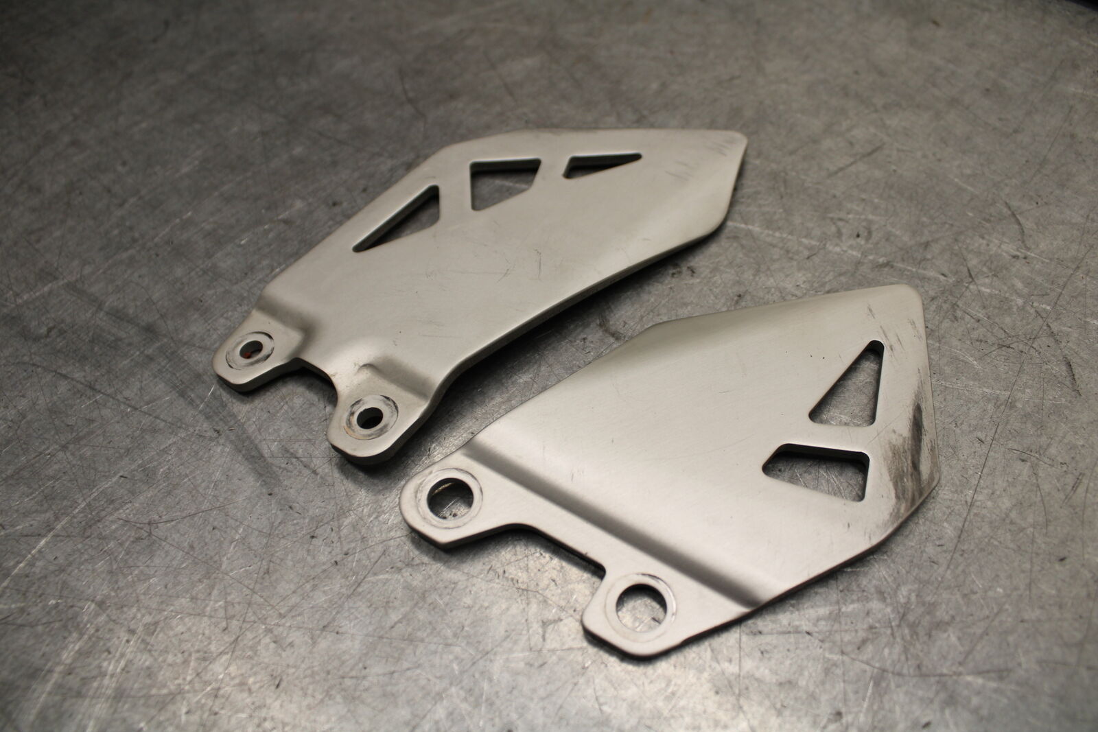 16 KAWASAKI NINJA ZX10R RIGHT LEFT PAIR HEEL GUARD COVER  BB650