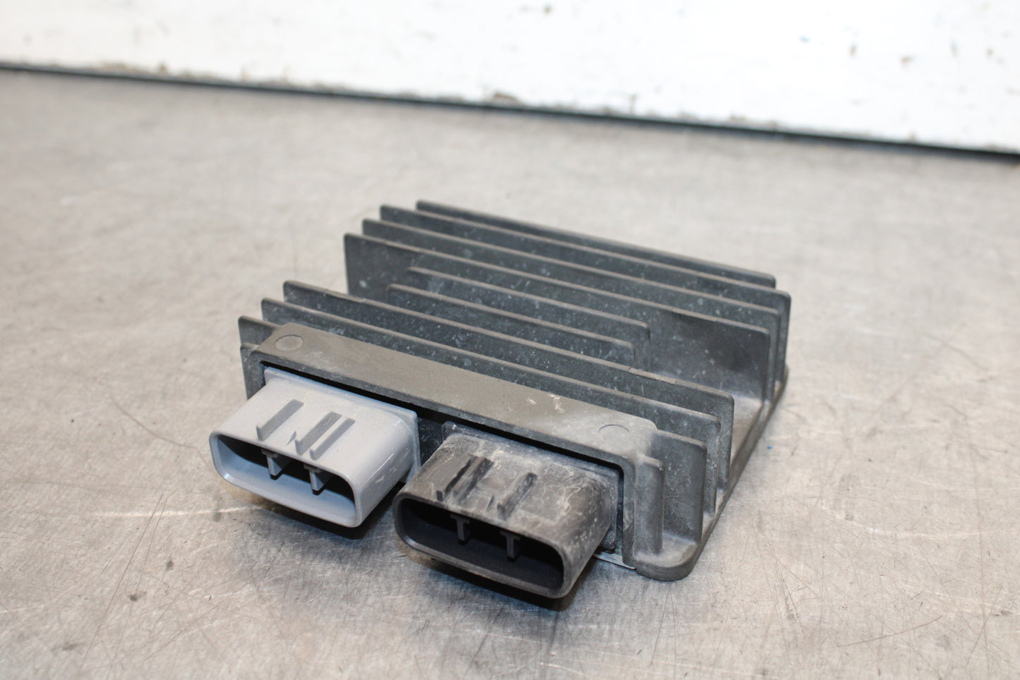 16 KAWASAKI NINJA ZX10R RECTIFIER VOLTAGE REGULATOR 21066-0748  BB650