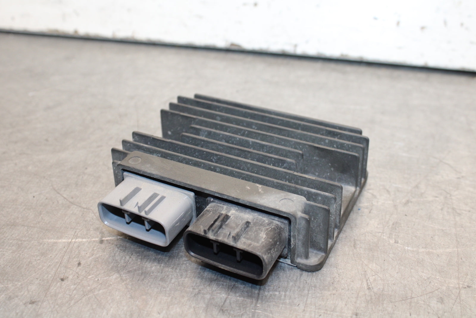 16 KAWASAKI NINJA ZX10R RECTIFIER VOLTAGE REGULATOR 21066-0748  BB650