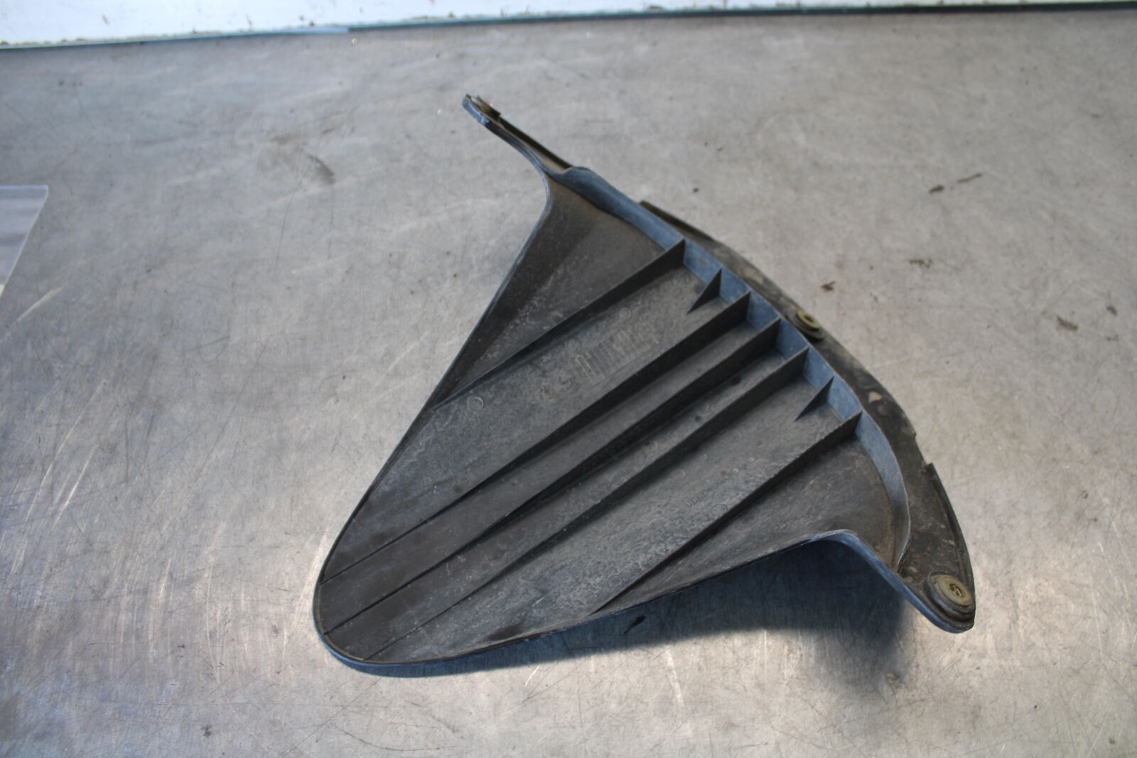 03-04 HONDA CBR600RR REAR BACK WHEEL TIRE HUGGER FENDER 80120-MEE-000 BB661