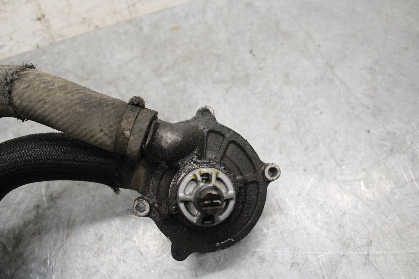 2007 Suzuki GSXR600 ENGINE WATER COOLANT PUMP  17400-01H00 BB540
