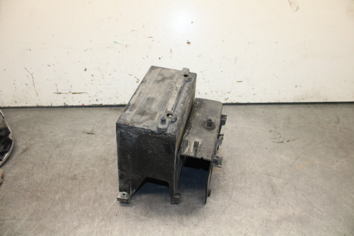 02-04 HONDA VTX1800S BATTERY TRAY BOX HOLDER BB712