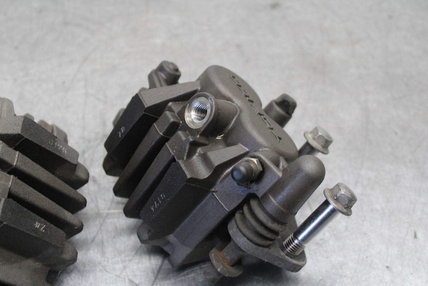 12-17 KAWASAKI ER-6N Z650 RIGHT LEFT FRONT BRAKE CALIPER SET PAIR CALIPERS BB709