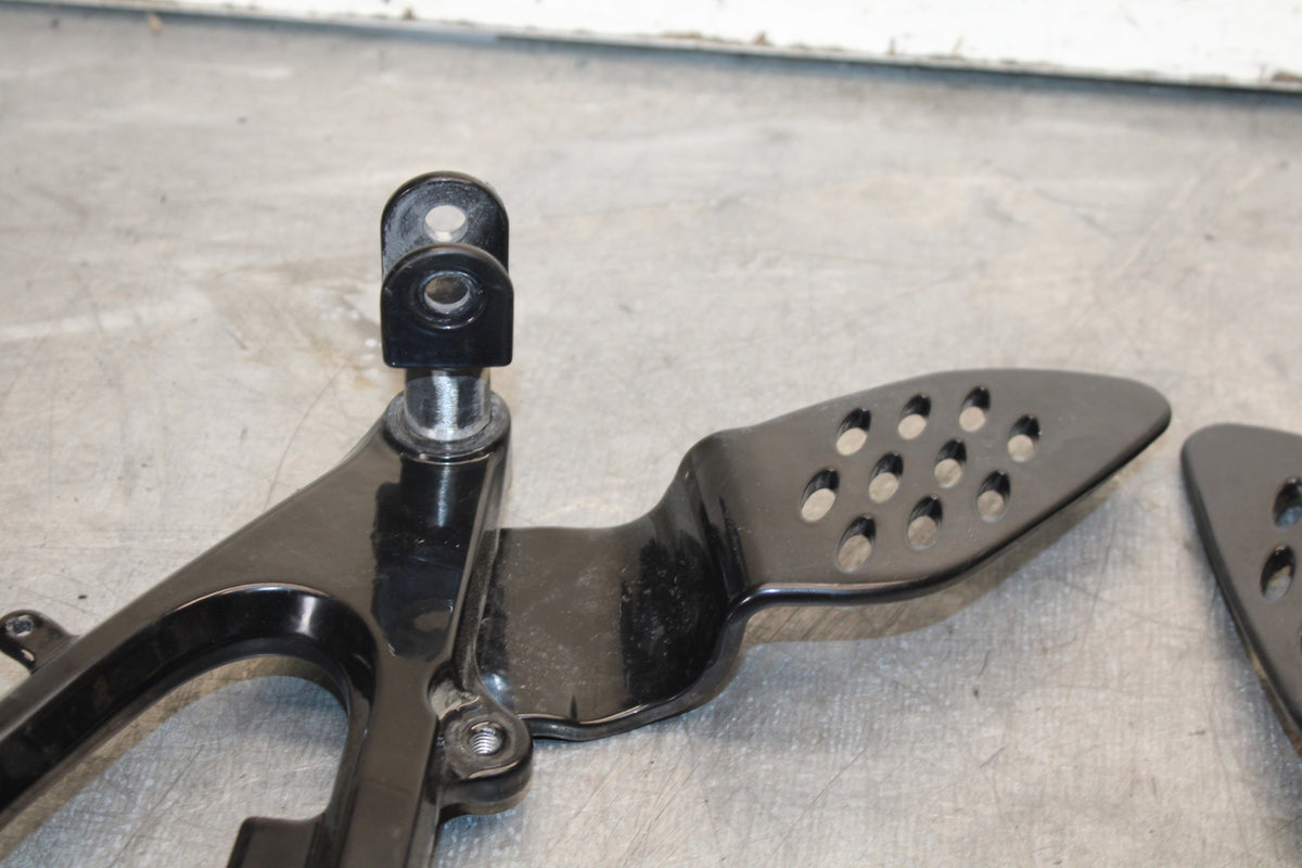 04-06 YAMAHA YZF R1 BLACK POWDER COATED LEFT RIGHT REARSET REAR SET BB659 