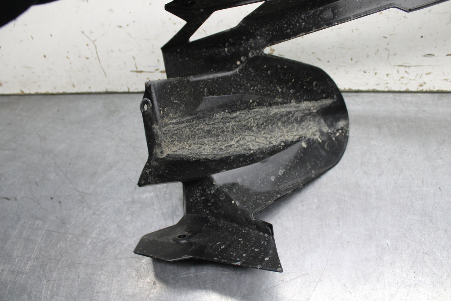 24 KAWASAKI NINJA 500 ABS REAR BACK WHEEL TIRE HUGGER FENDER BB730