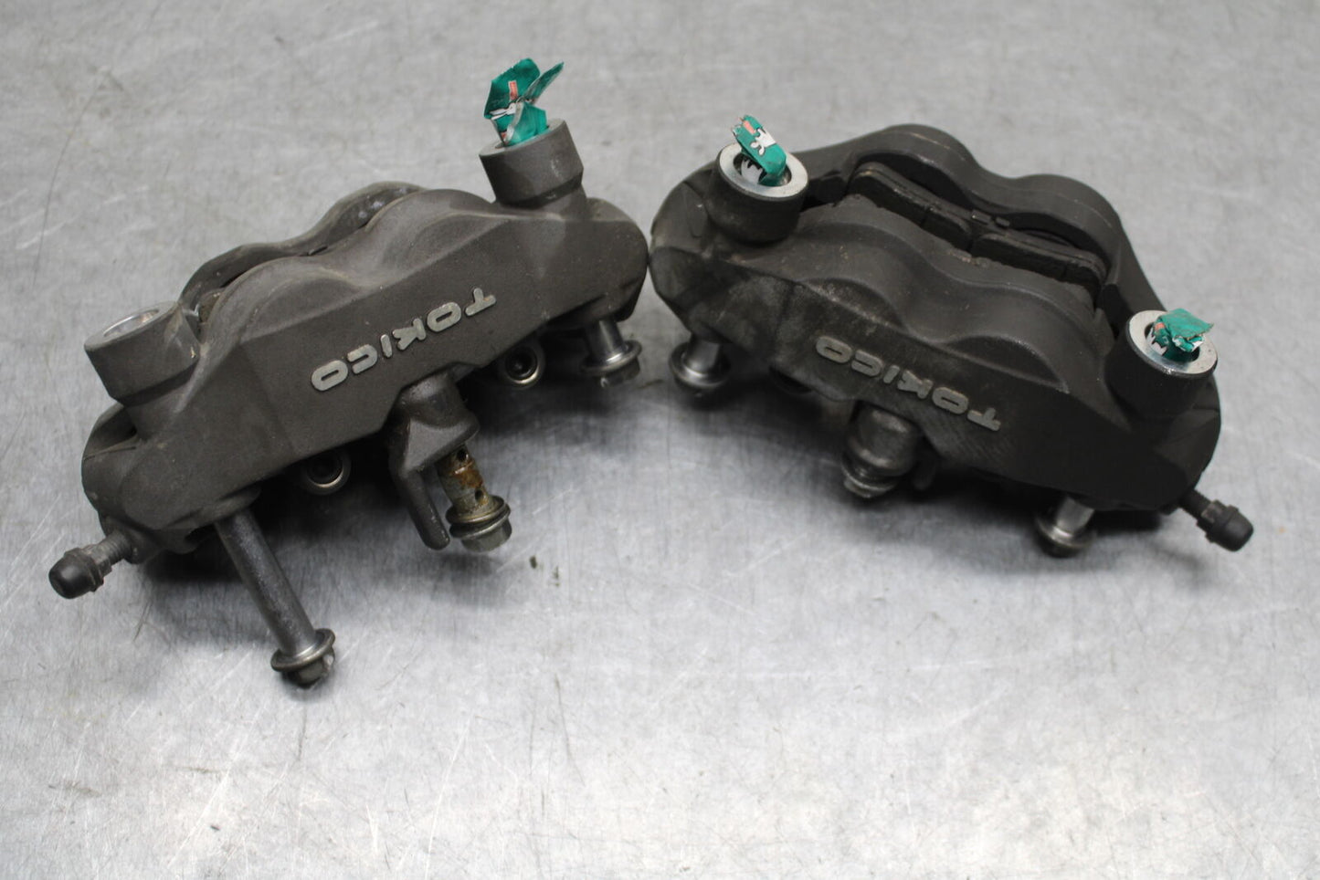 06-07 SUZUKI GSXR750 RIGHT LEFT FRONT BRAKE CALIPER SET PAIR CALIPERS BB670