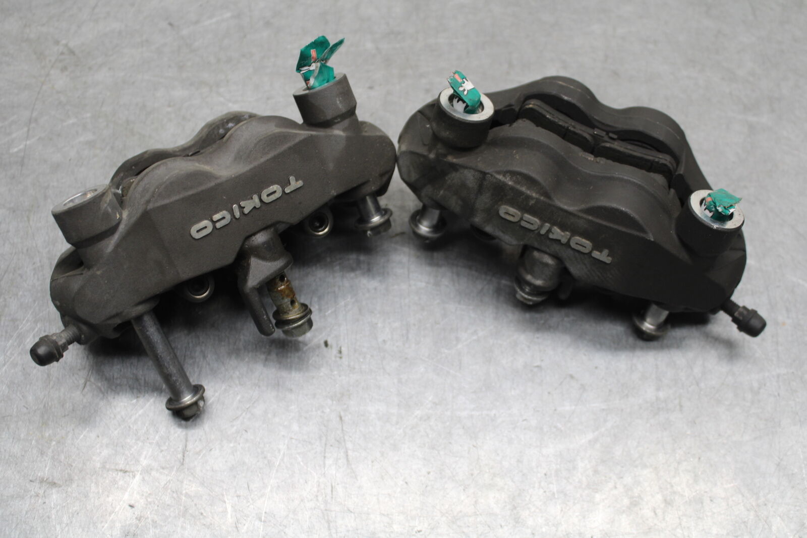06-07 SUZUKI GSXR750 RIGHT LEFT FRONT BRAKE CALIPER SET PAIR CALIPERS BB670