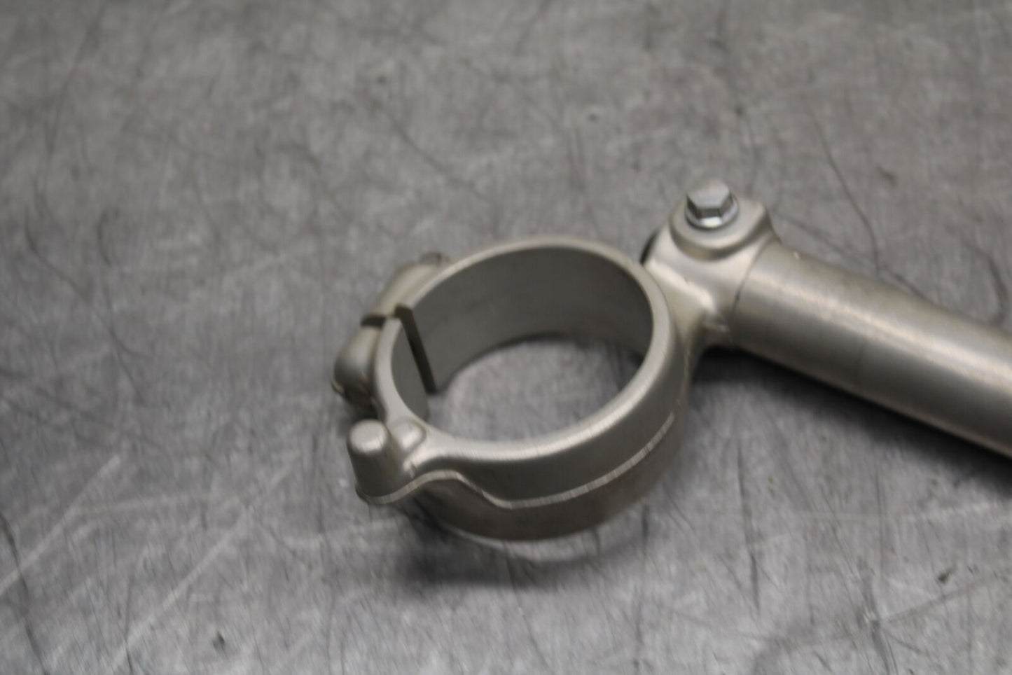 06-07 SUZUKI GSXR750 RIGHT CLIP ON HANDLEBAR BB110