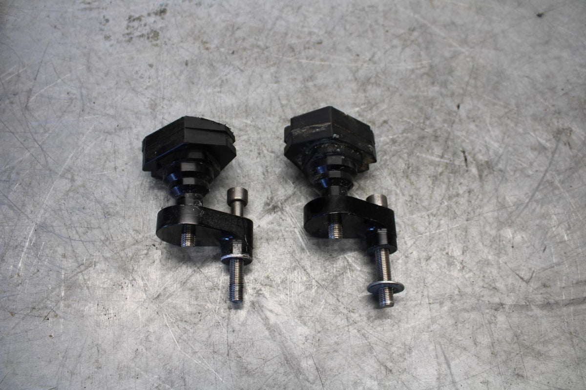 08-16 YAMAHA YZF R6 FRAME SLIDERS SET BB431