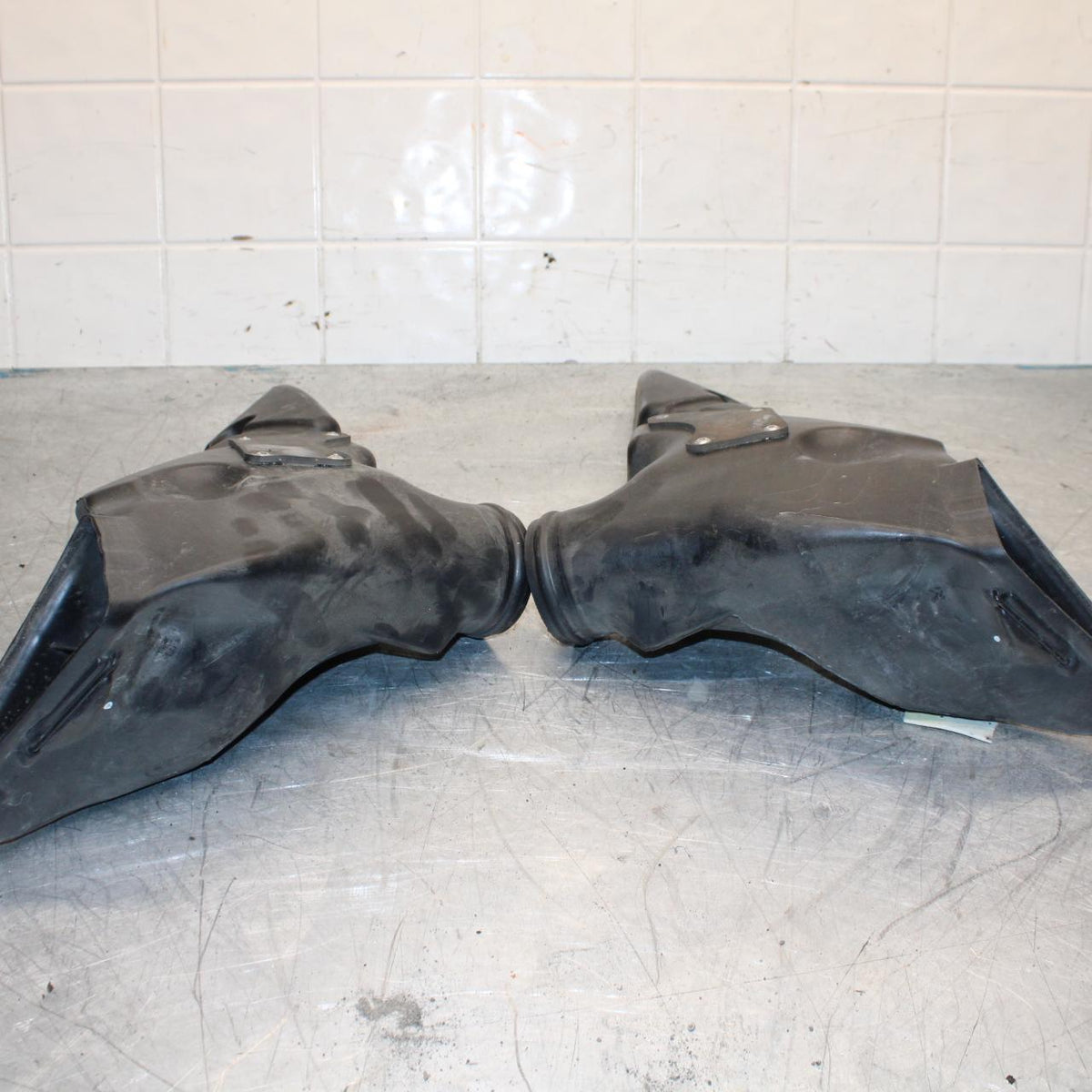 05-06 HONDA CBR600RR RIGHT LEFT AIR INTAKE DUCTS BB444