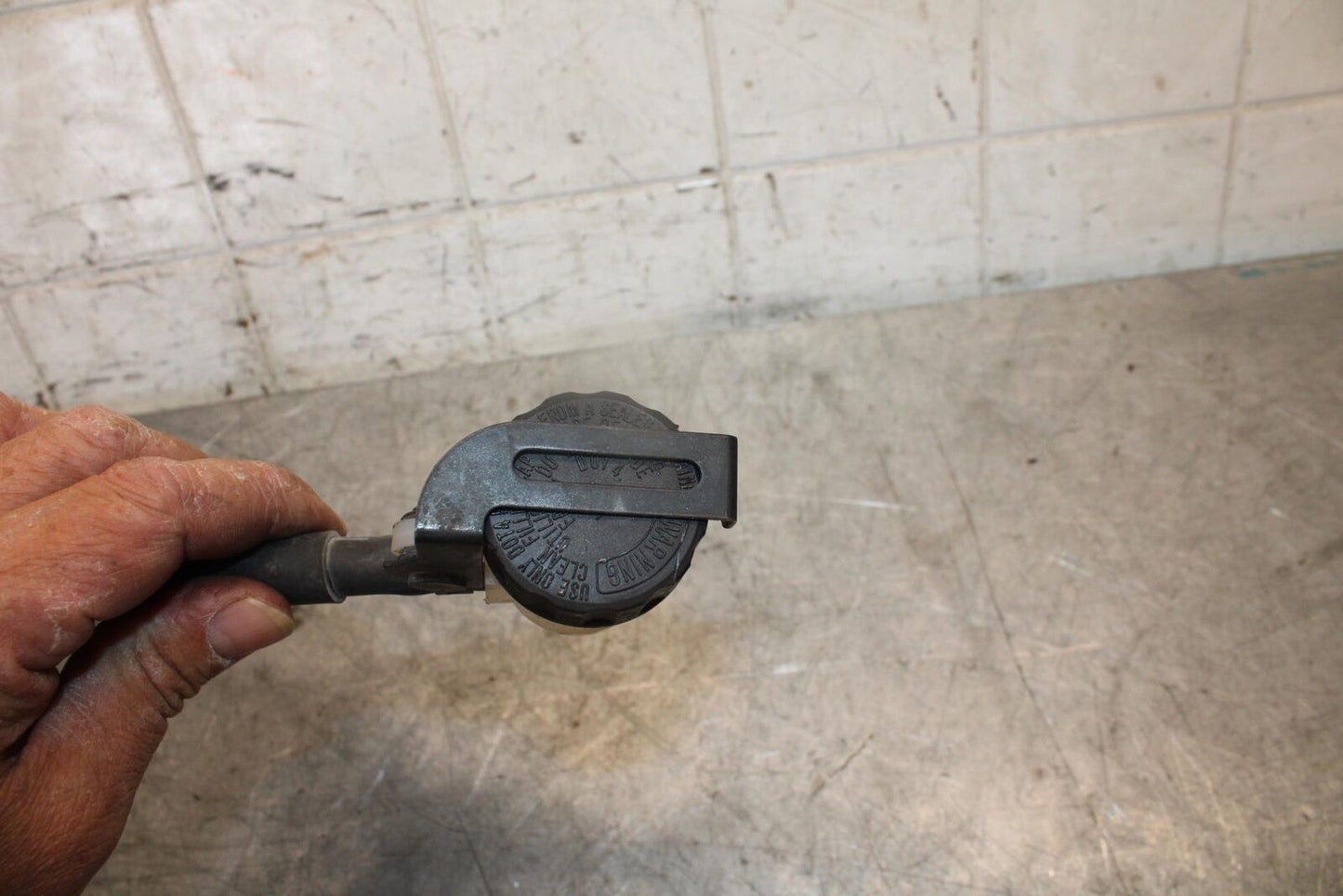 2015 Yamaha FZ09 REAR  MASTER FLUID RESERVOIR TANK BOTTLE 14B-25894-00-00  BB535