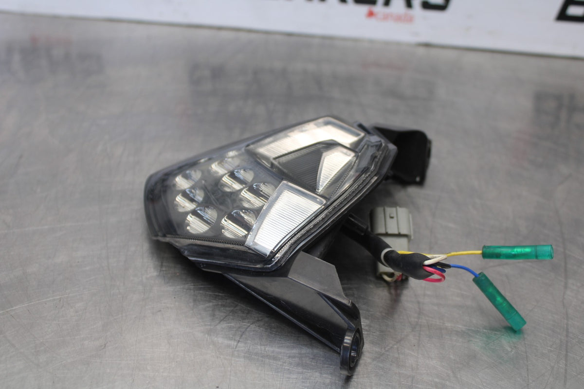 08 KAWASAKI NINJA ZX10R AFTERMARKET REAR TAIL TAILLIGHT BACK BRAKE LIGHT BB902