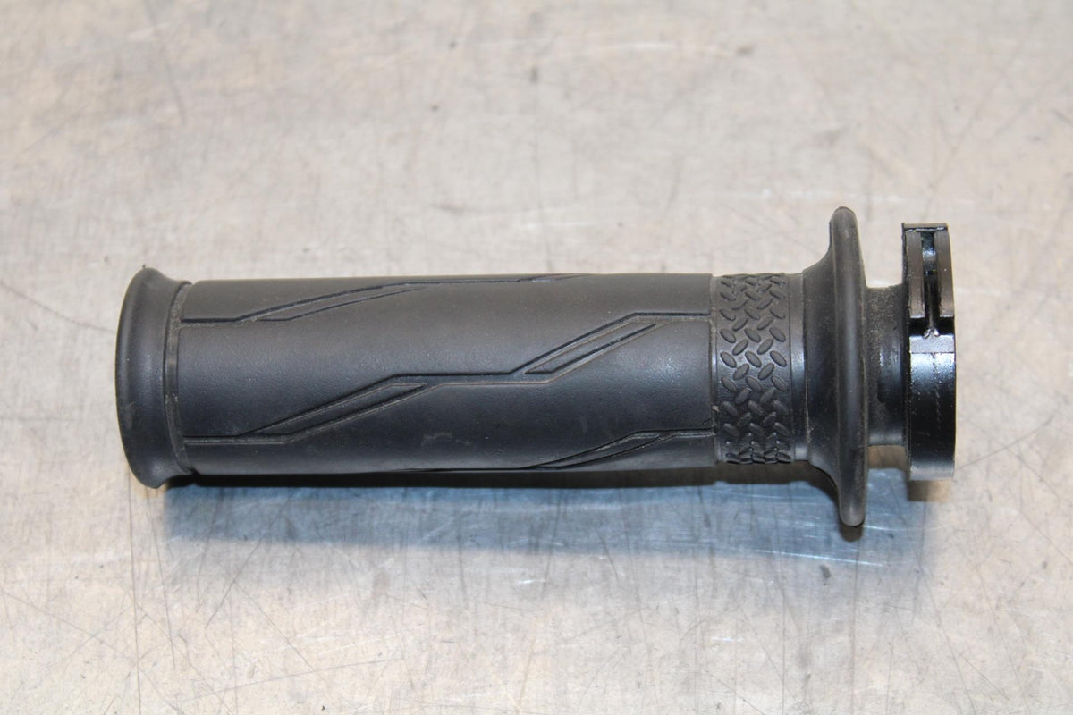 19-21 YAMAHA YZF R3 RIGHT THROTTLE GRIP BB588