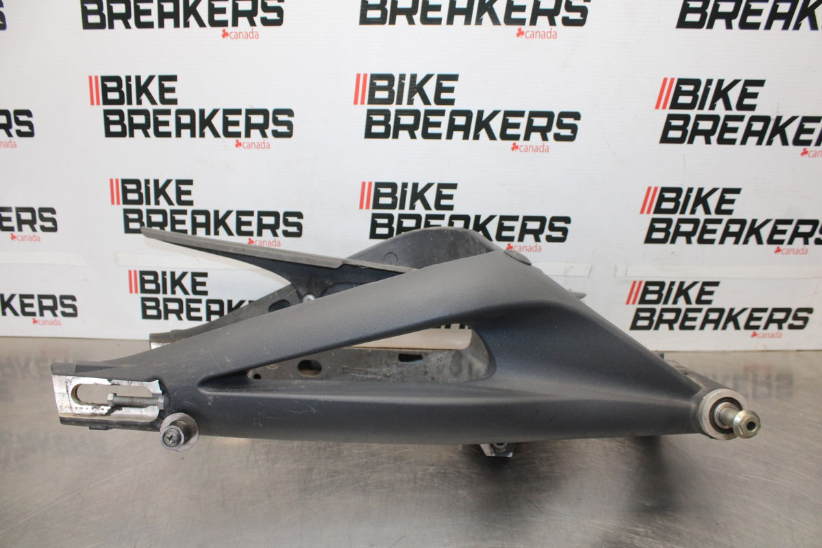 12 TRIUMPH STREET TRIPLE R REAR SWINGARM BACK SUSPENSION SWING ARM BB914