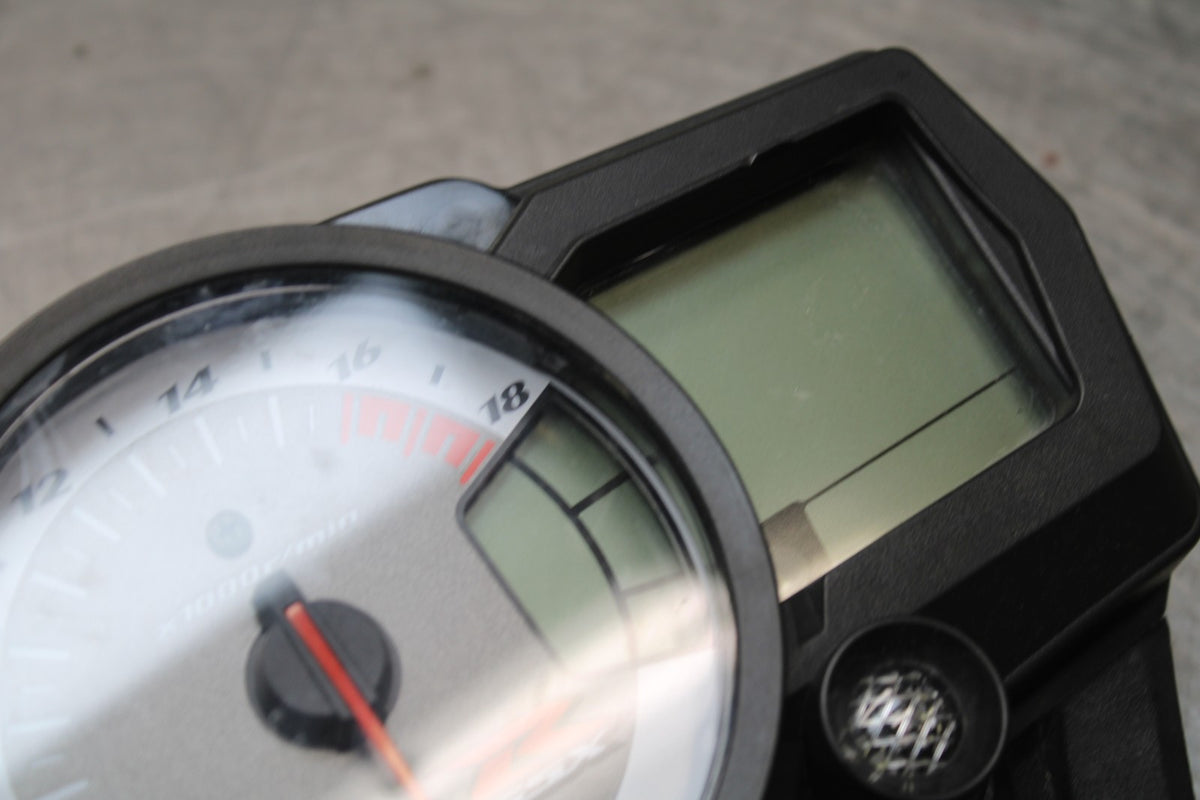 08-10 SUZUKI GSXR 600 SPEEDO GAUGES DISPLAY CLUSTER SPEEDOMETER TACHOMETER BB765