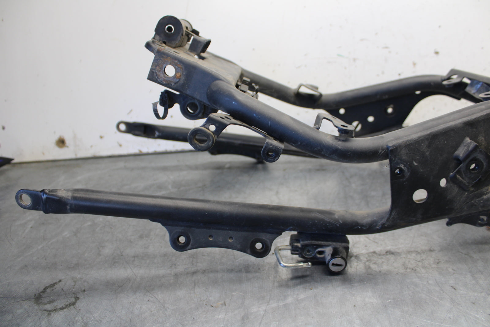 07-09 YAMAHA FZ6 REAR SUBFRAME BACK SUB FRAME 4S8-21190-09-00 BB713