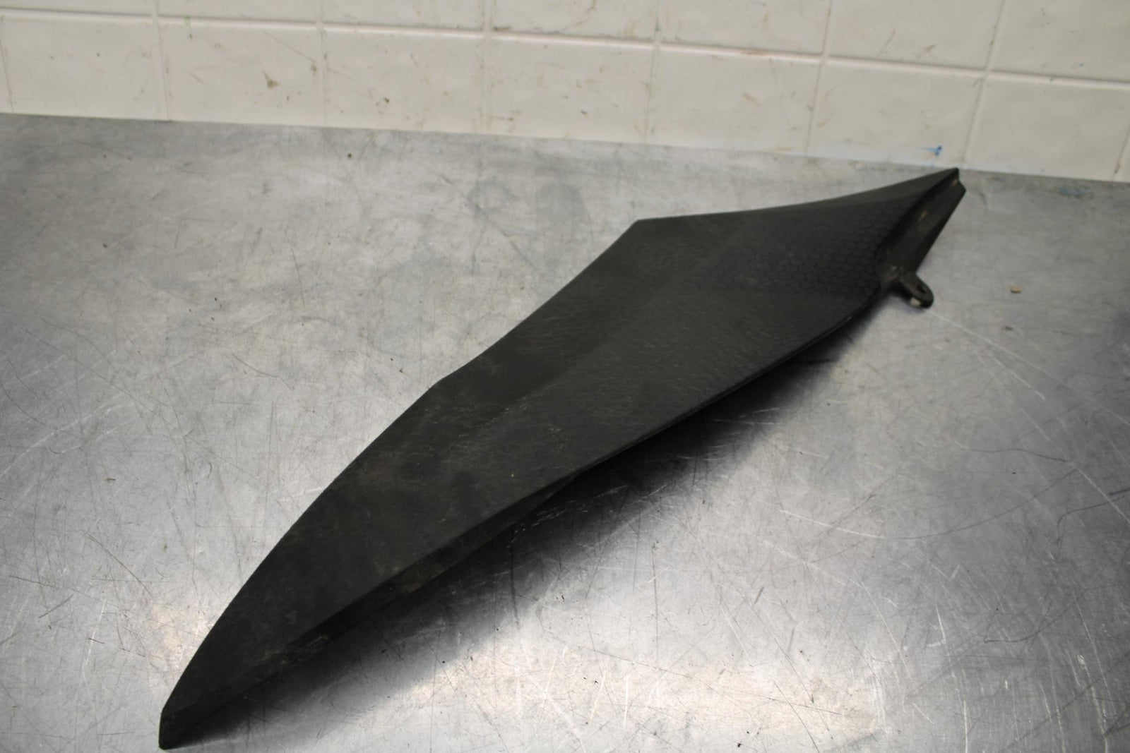 2007 Yamaha YZF R6 LEFT FRONT UPPER MID SIDE FAIRING COWL PLASTIC BB590